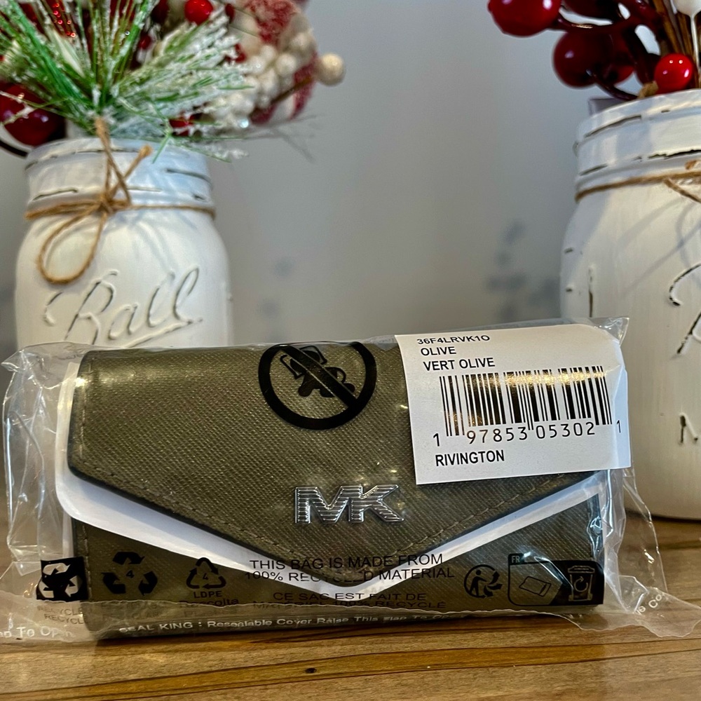 MICHAEL KORS Rivington Leather Key Holder 🎄🎄 - Picture 3 of 14
